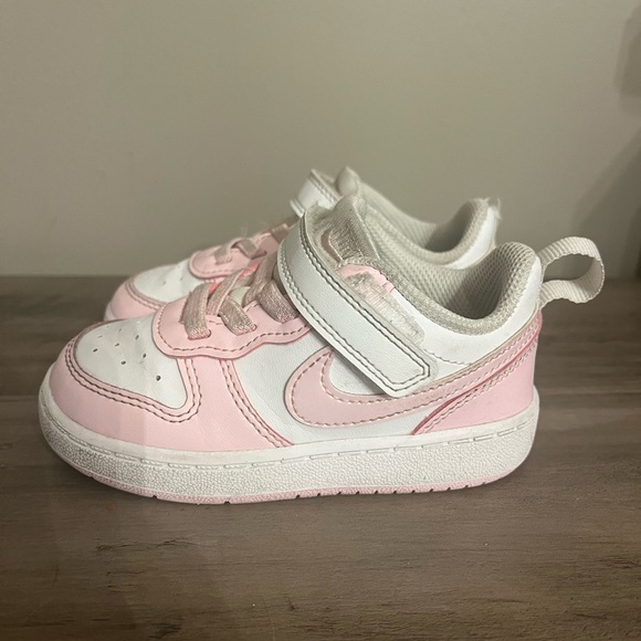 Toddler Nike Court Borough in pink - Picture 2 of 5